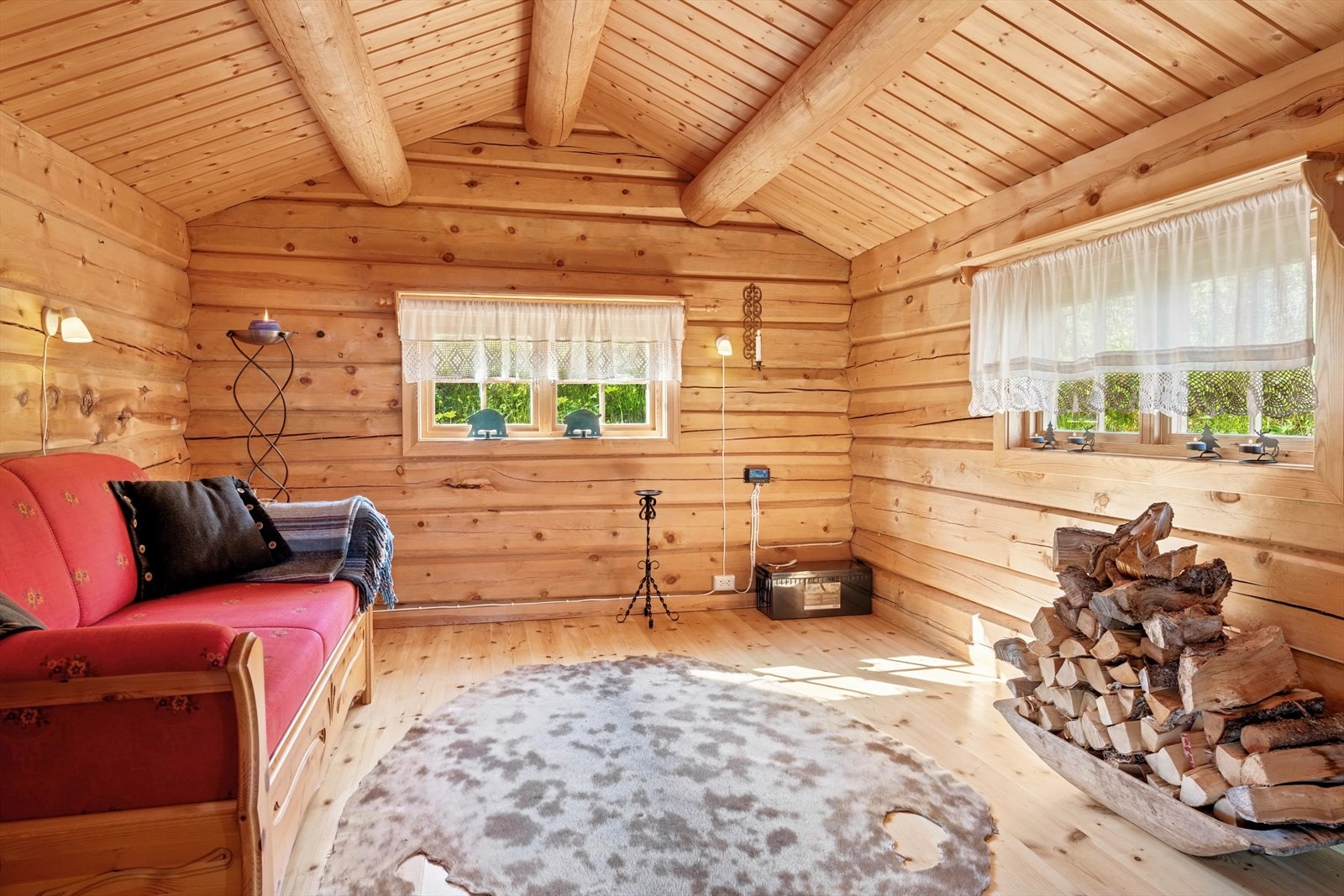 Solcellesystem fra byggeår (2005) for belysning. Galleribilde