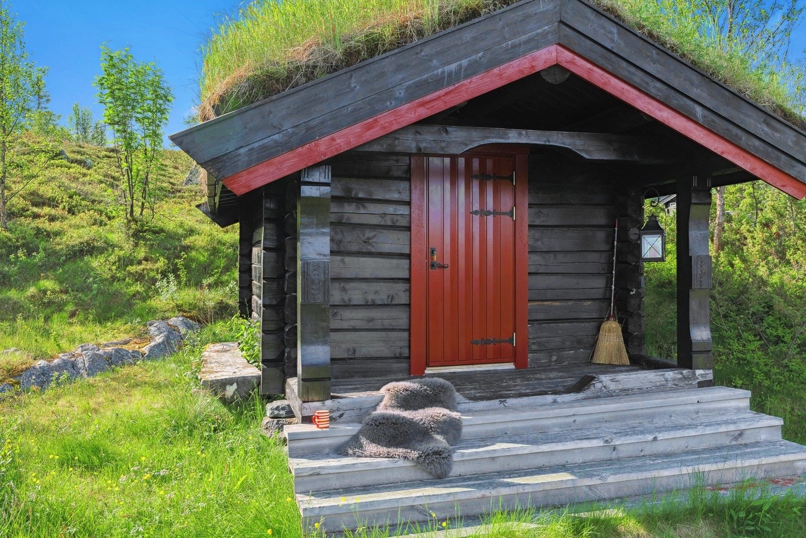 Koselig stabbur som ble bygget i 2005. Galleribilde