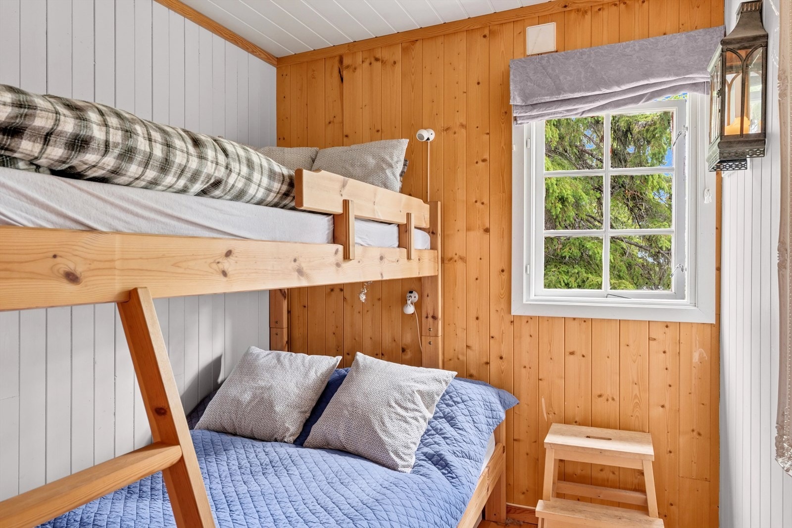 Et sted du kan trekke deg tilbake med en god bok, eller bare ligge i sengen og se ut på naturen eller stjernehimmelen om høsten og vinteren. Galleribilde