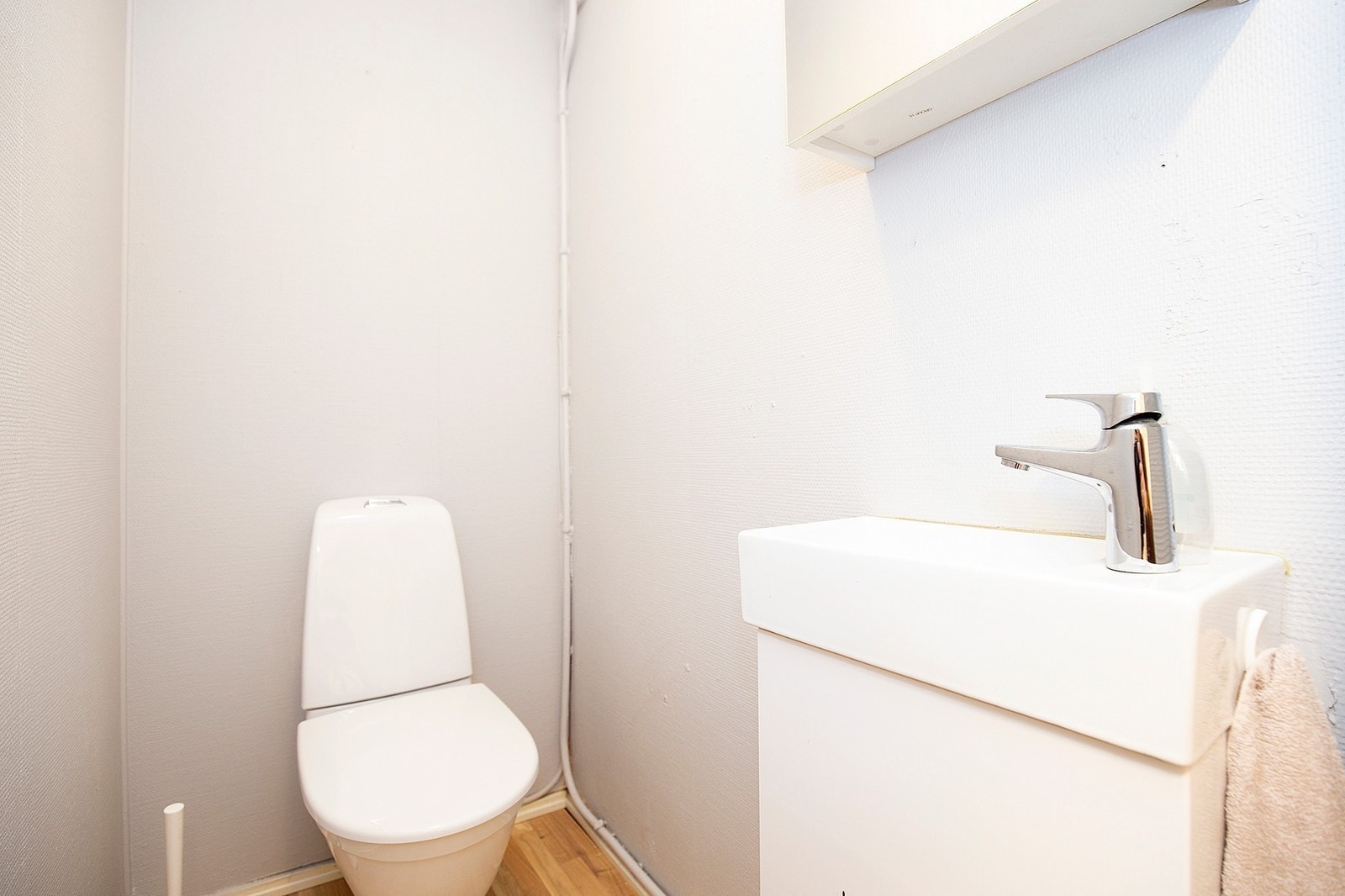 Delt toalett - deles med to andre rom (har i tillegg et eget privat toalettrom) Galleribilde