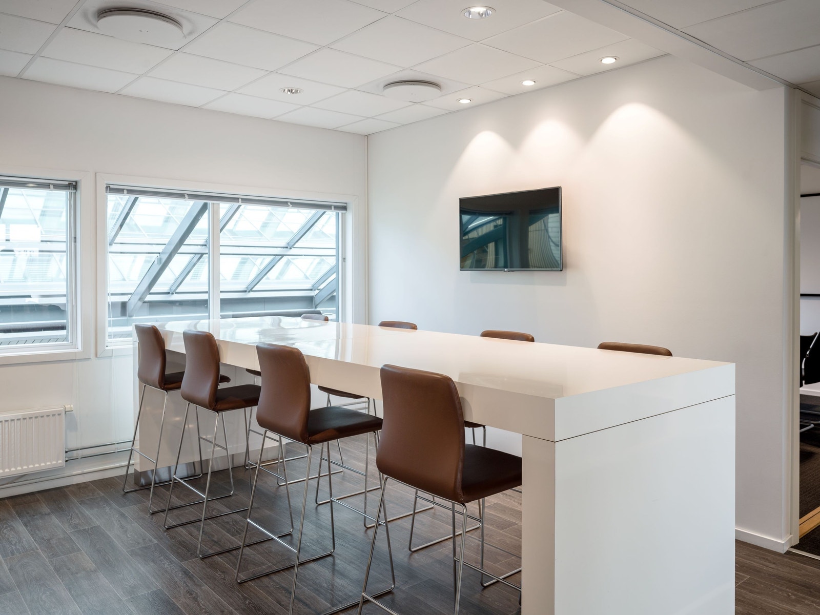 Lokalene i 5. etg. Sosial sone på kjøkkenet.
foto @knutneerland / @magentfotografer Galleribilde