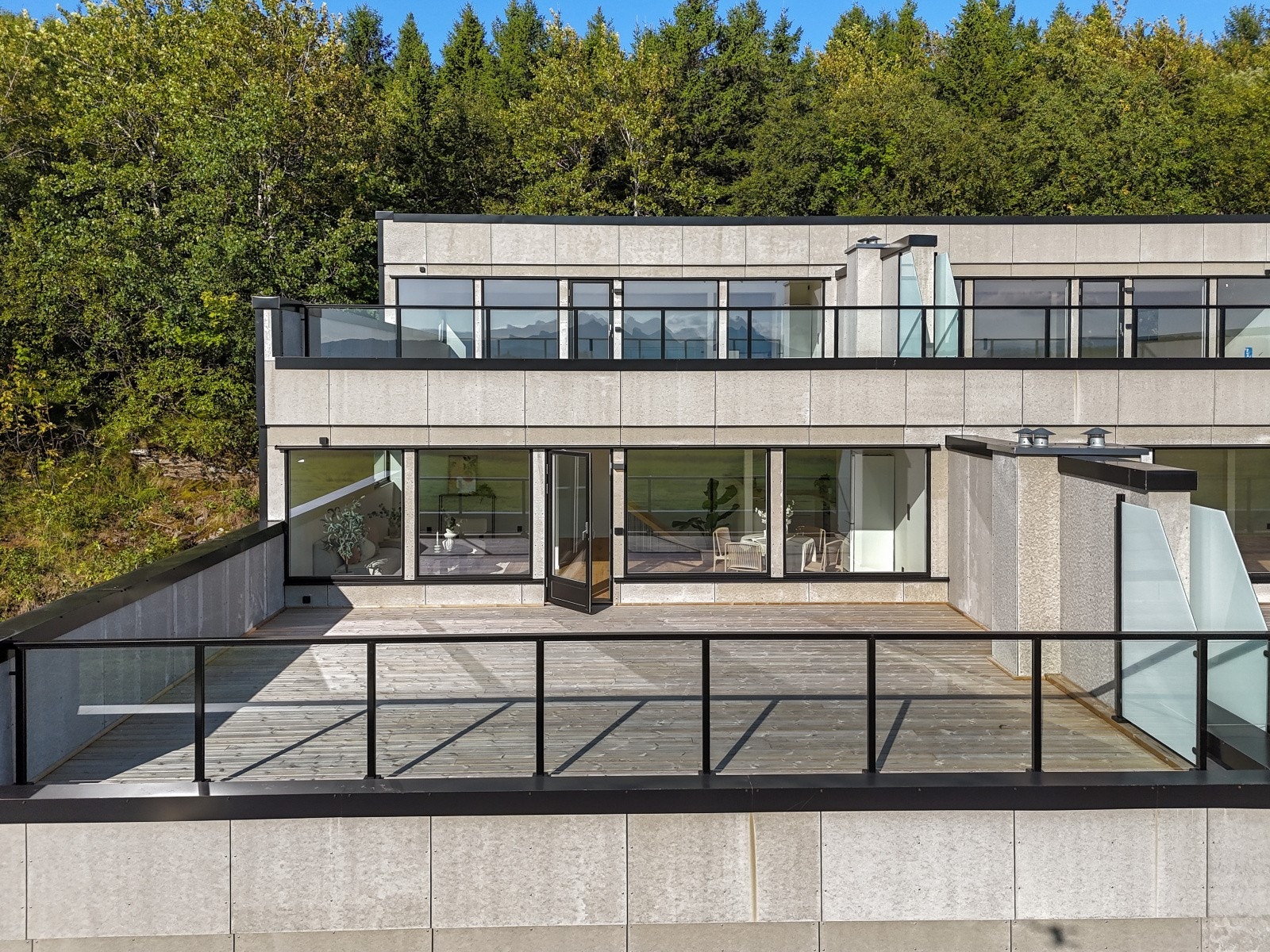 Romslige terrasser med fabelaktig utsikt Galleribilde