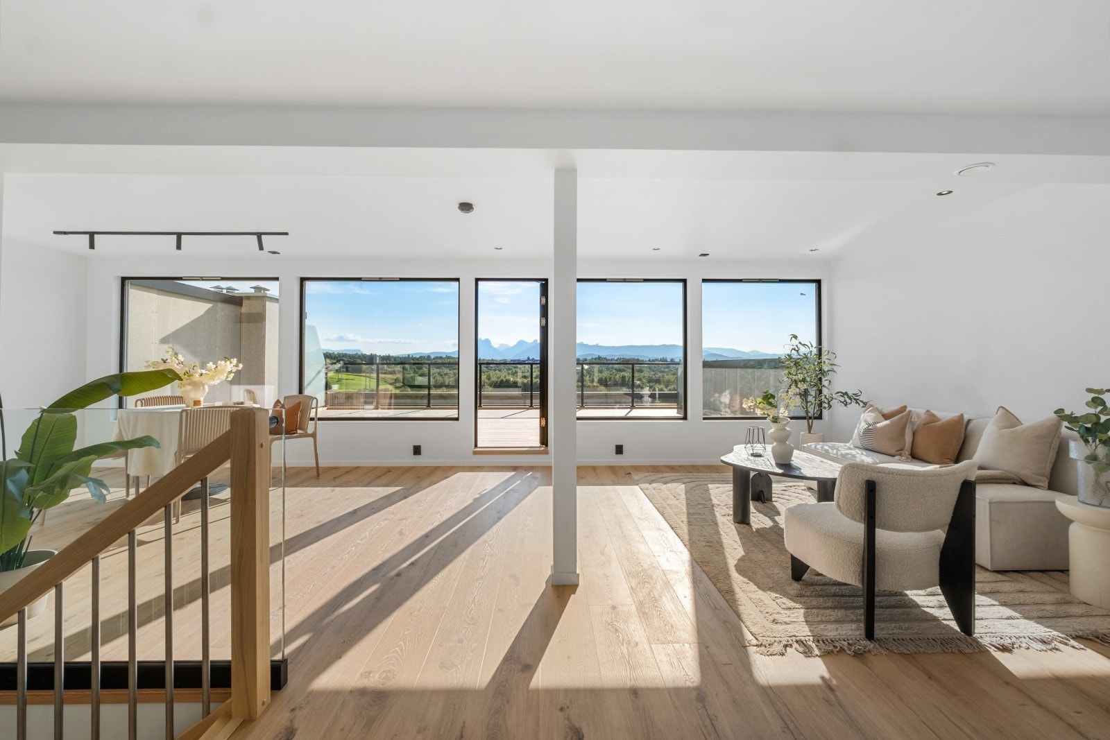 Renoverte leiligheter over 2 plan med sentral beliggenhet Galleribilde