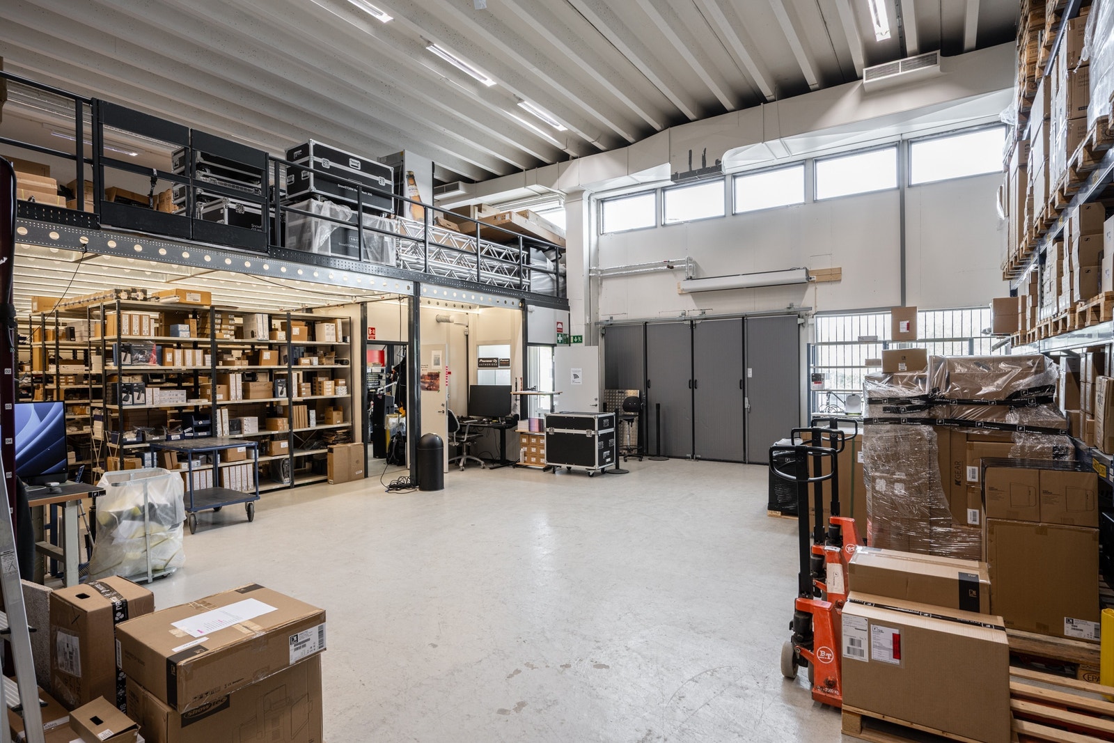 Lager med god takhøyde Galleribilde