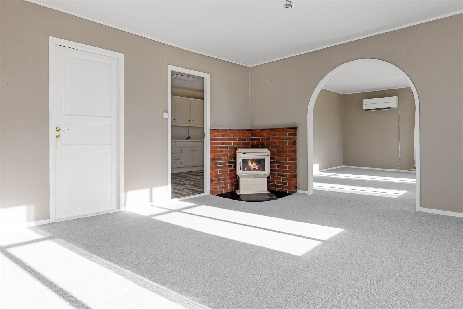 Stuer - vedovn og varmepumpe Galleribilde