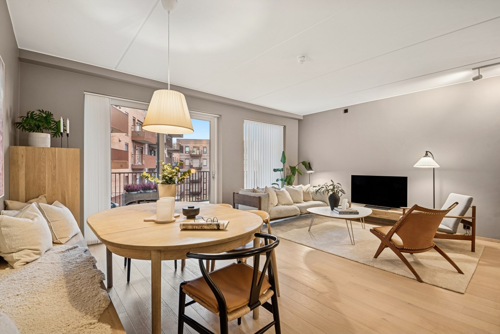 Boligen er malt i tidsriktig og moderne farger. Galleribilde