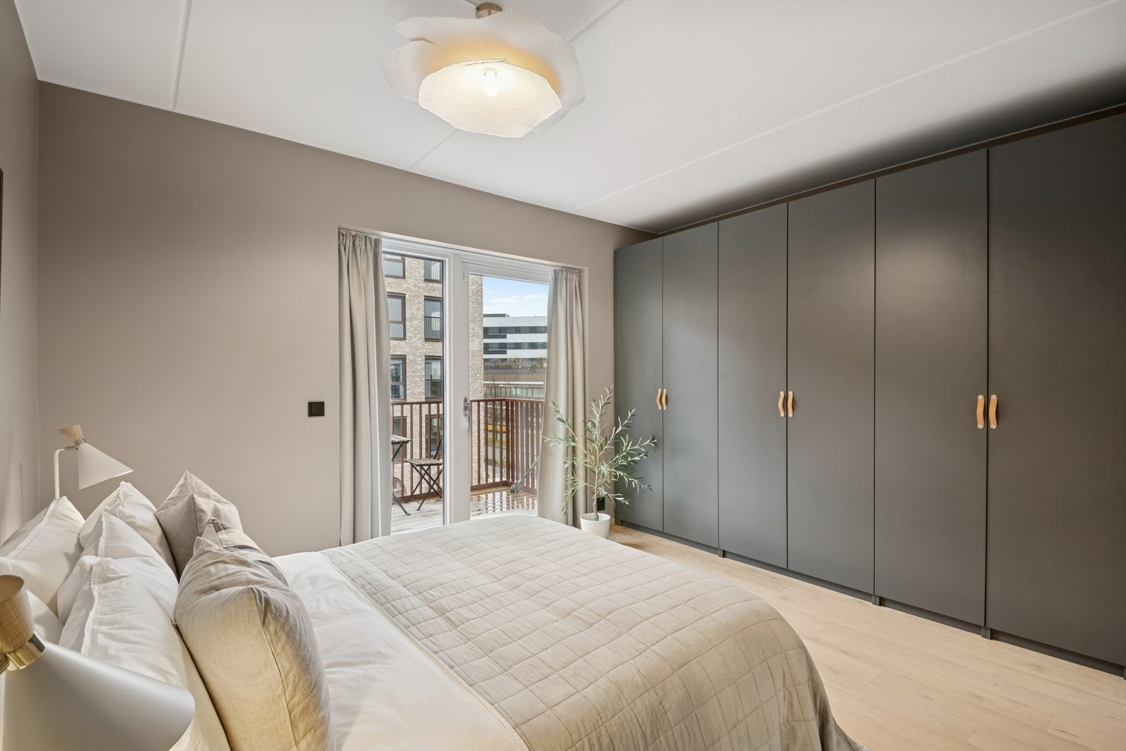 Rikelig med skapplass. Galleribilde