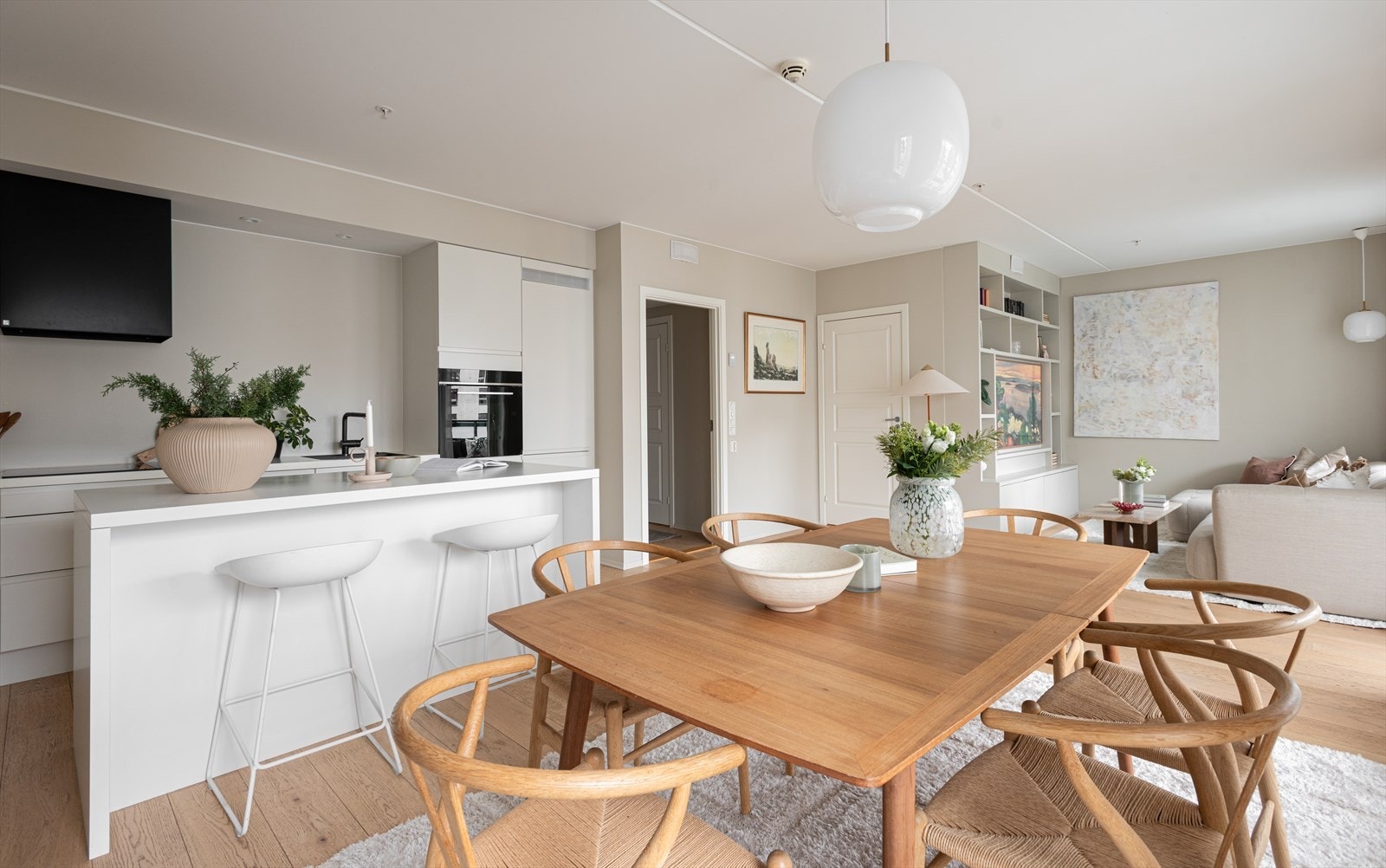 Her er det hyggelig å kokkelere mens du har venner og familie til bords. Galleribilde