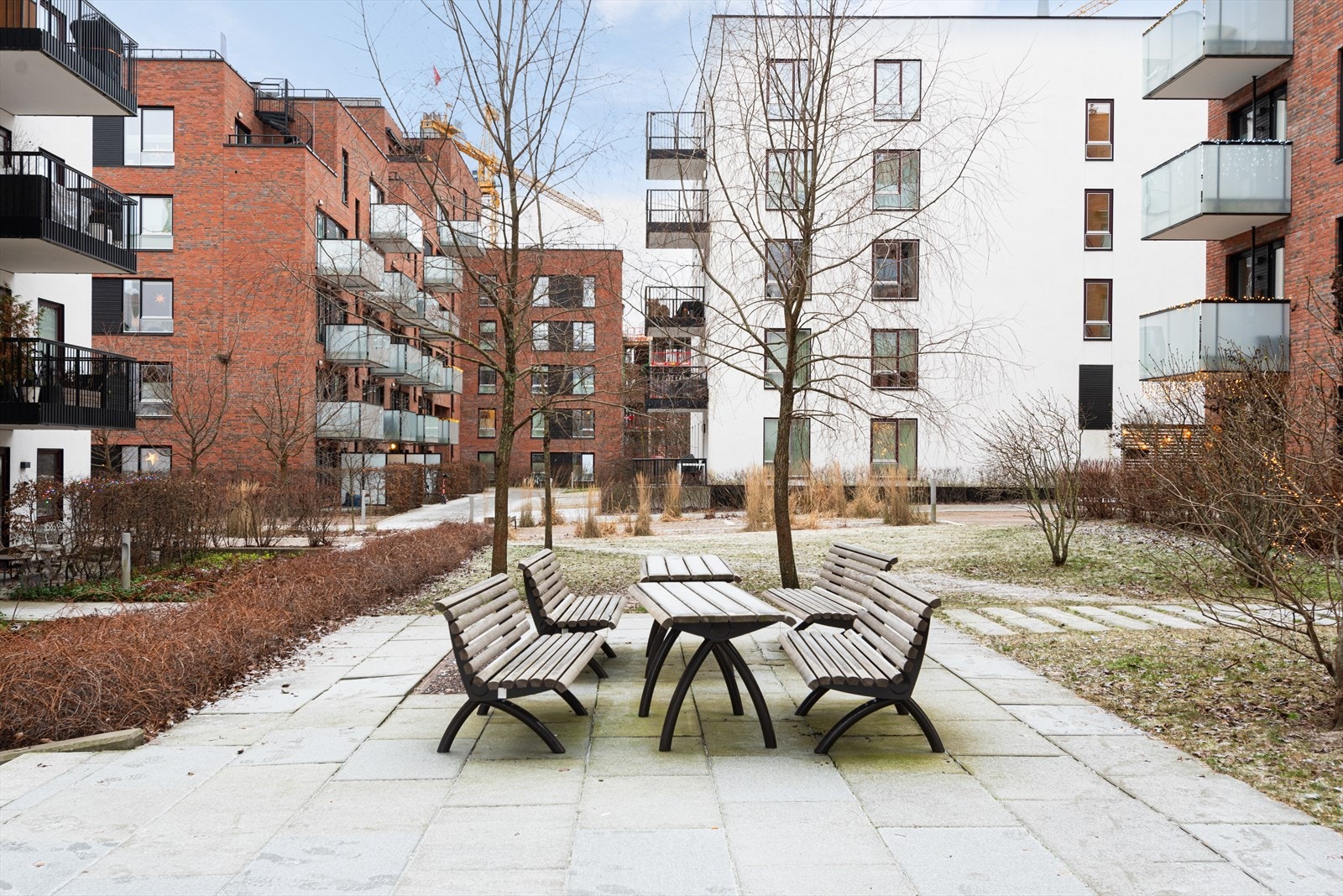 Leiligheten har en utrolig god beliggenhet i populære Krydderhagen som er kjent for sine frodige, grønne fellesområder og stilig arkitektur. Galleribilde