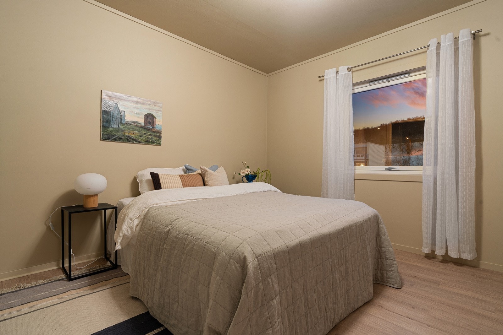 Leiligheten har 3 gode soverom.