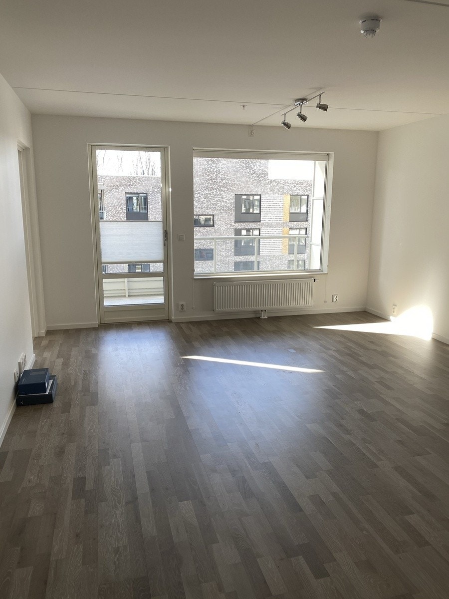 Stue med stor balkong og gode solforhold Galleribilde