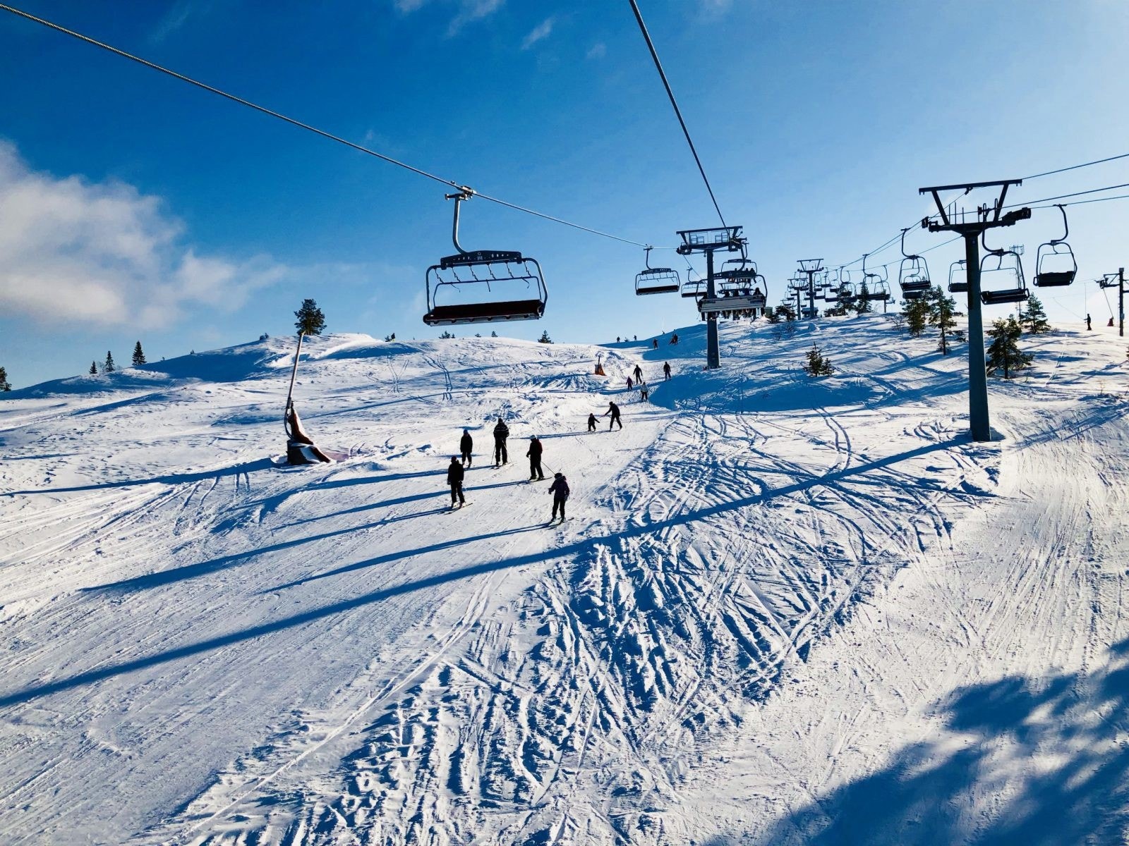 Ca. 20 minutters kjøring fra hytta ligger Gautefall Skisenter med varierte alpinløyper for hele familien. Galleribilde