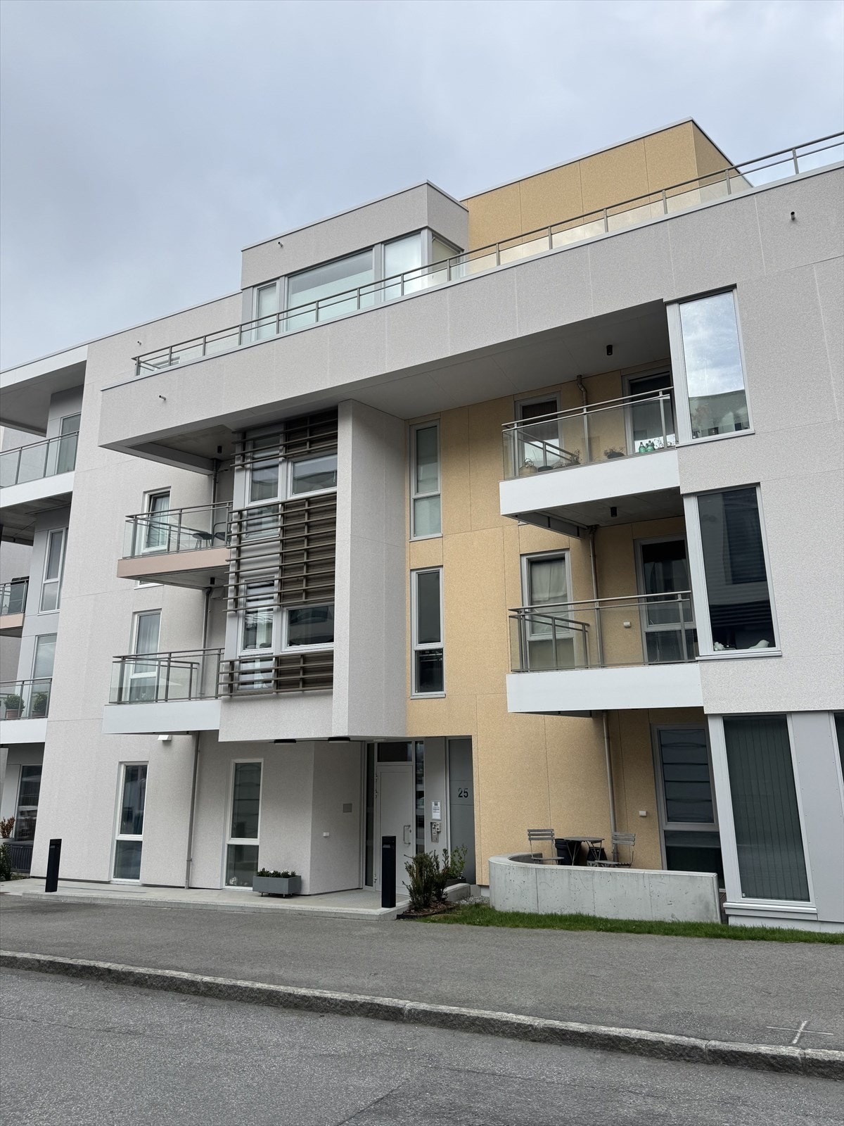 Hovedinngang til Blokk 4 - Sjømannsvegen 25 Galleribilde