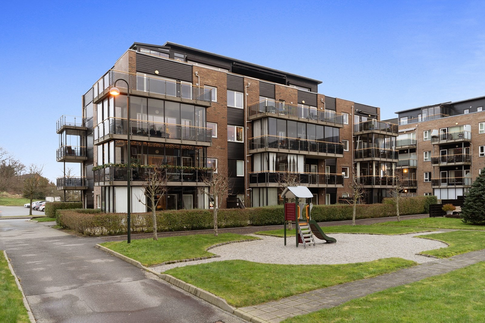 Sentral beliggenhet med kort vei til sola sentrum, skoler, barnehage og kulturhus for å nevne noe. Galleribilde