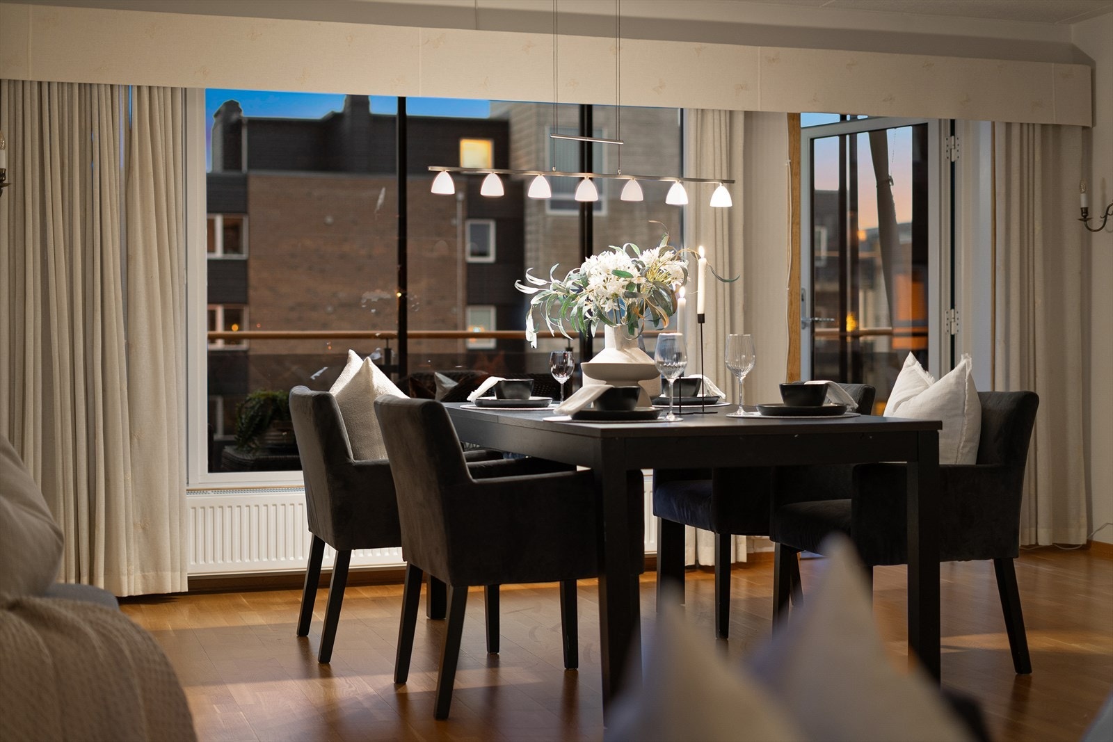 Boligen har fjernvarme og elektrisk oppvarming. Galleribilde