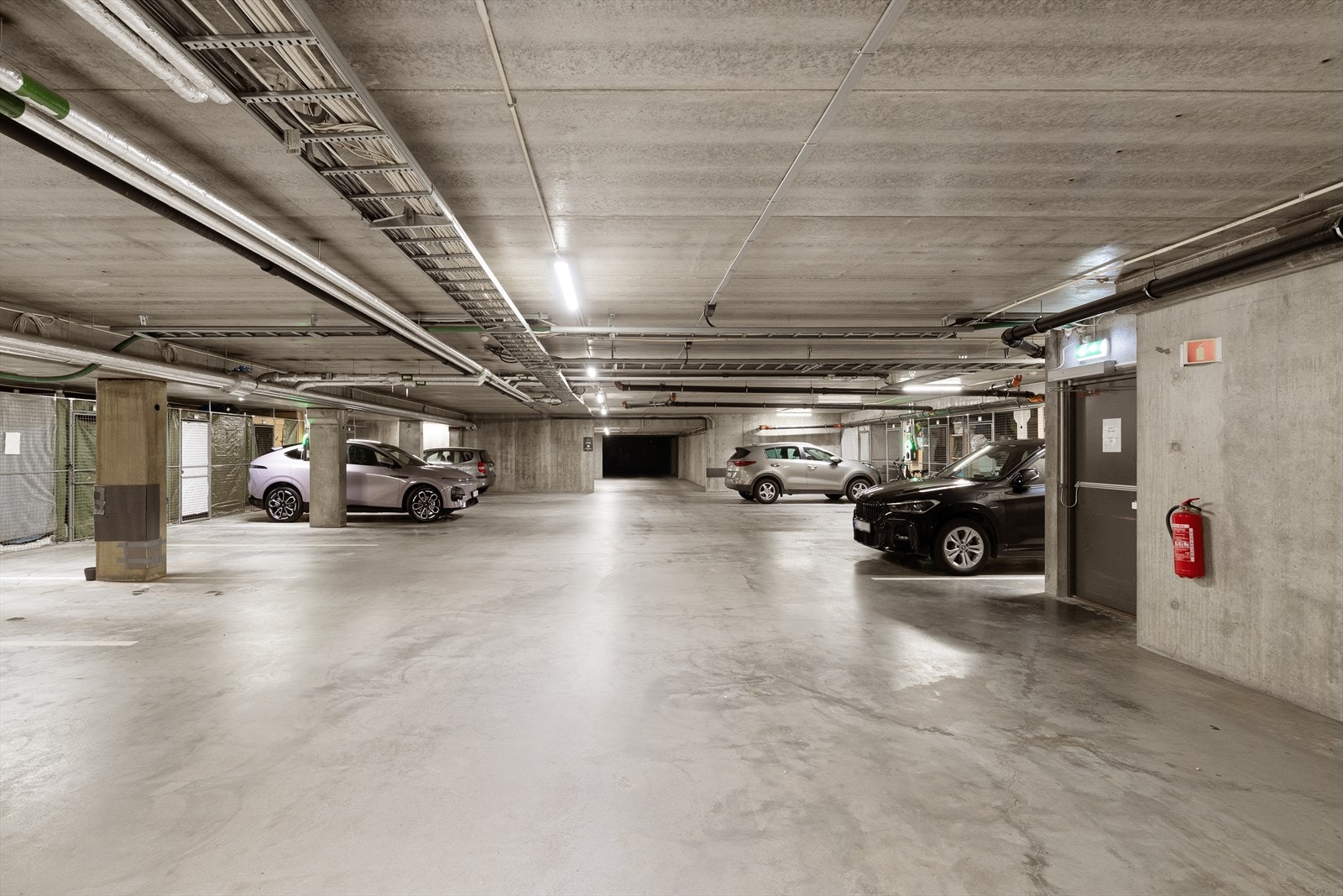 Fast parkeringsplass i lukket anlegg. Galleribilde