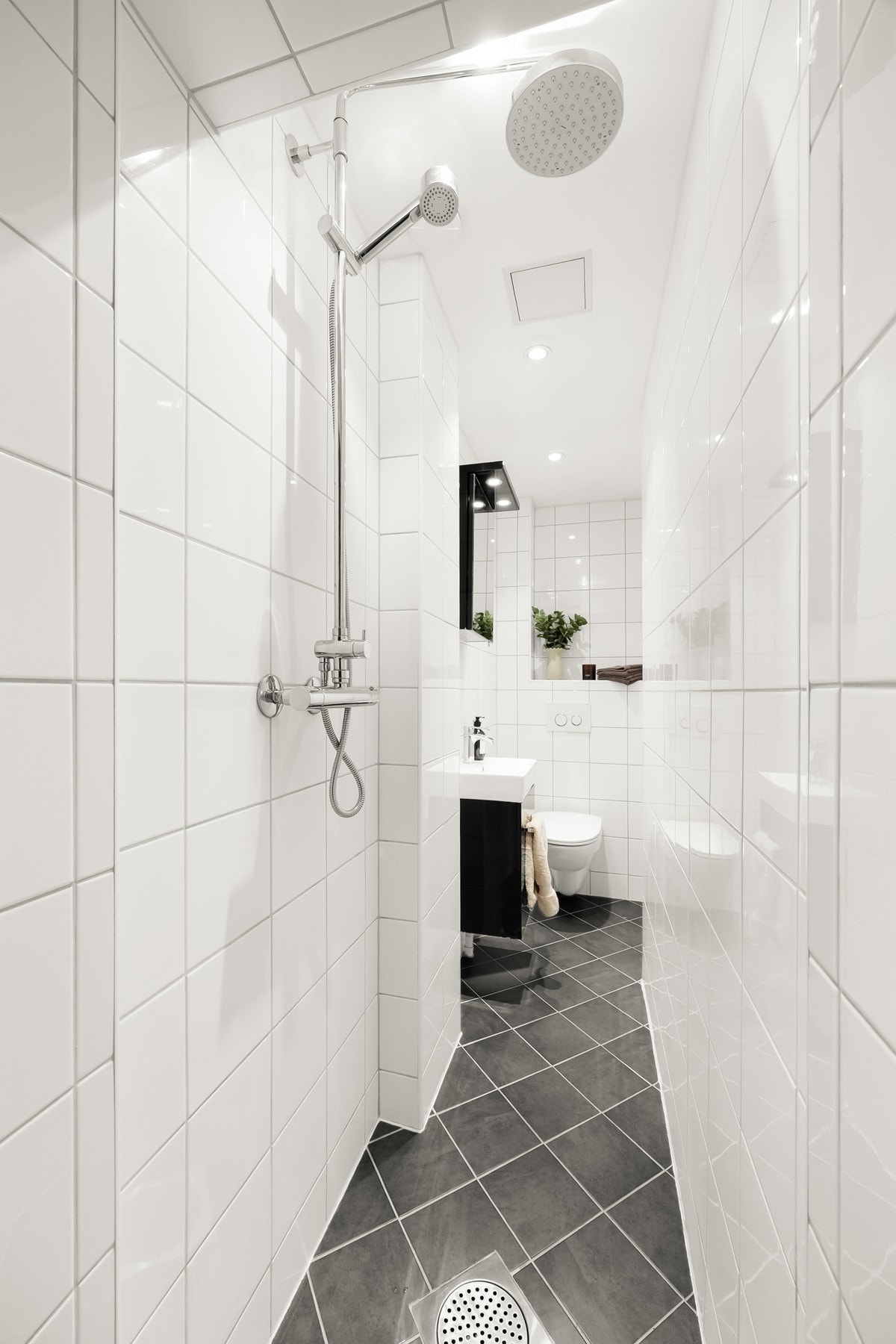 Flislagt baderom med varmekabler i gulvet Galleribilde