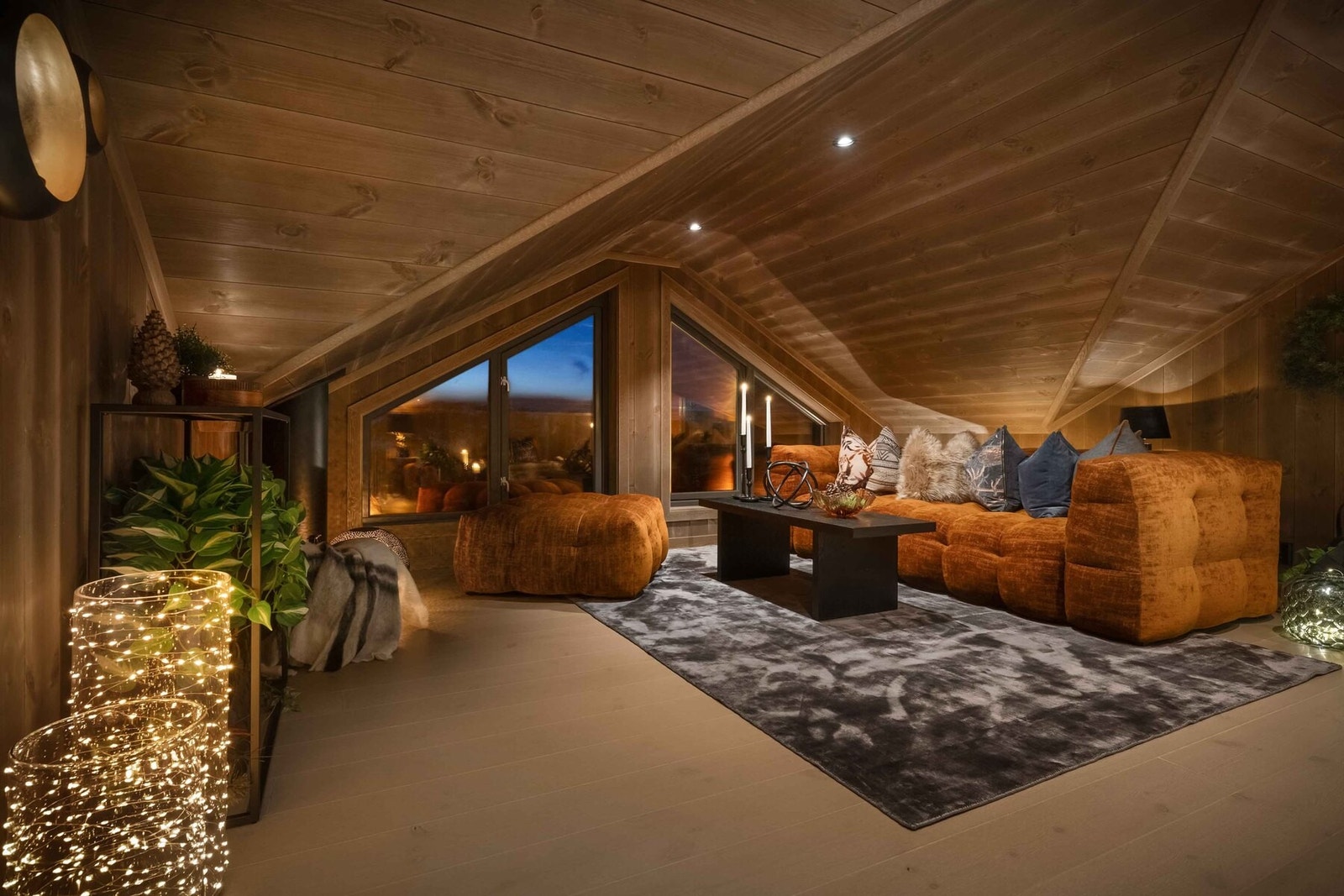 Hemsstue perfekt for spill og hygge. Foto fra møblert visningshytte. Galleribilde