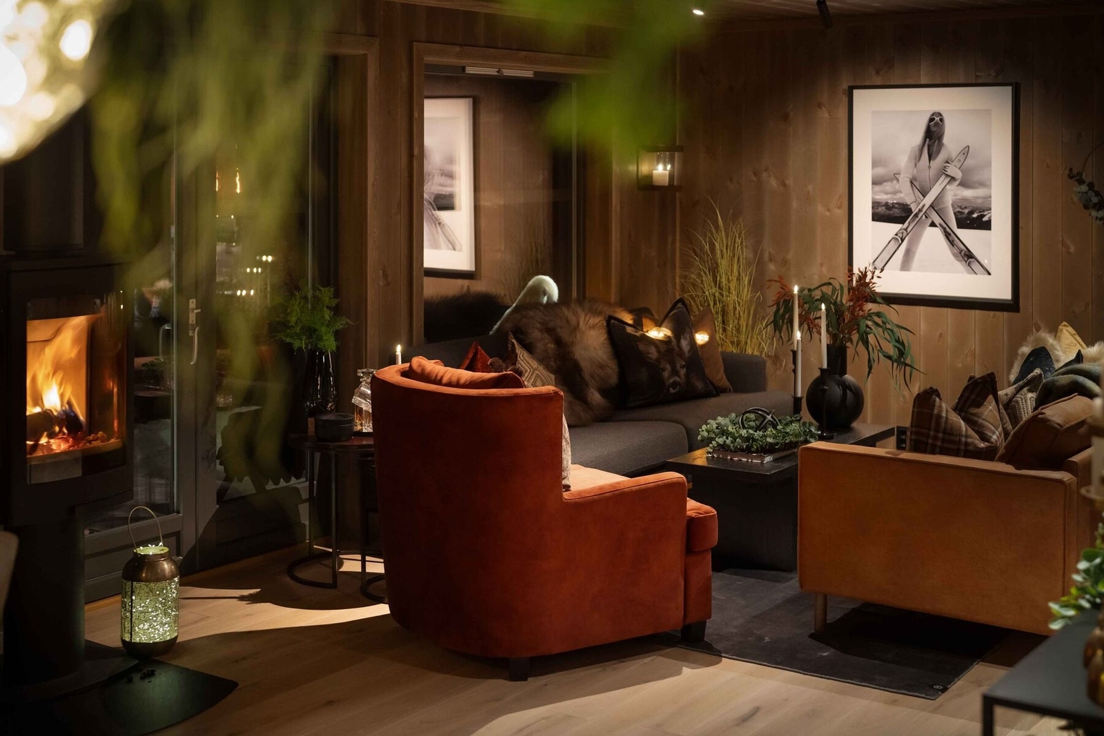 Kos ved peisen. Peis medfølger i leveransen Galleribilde