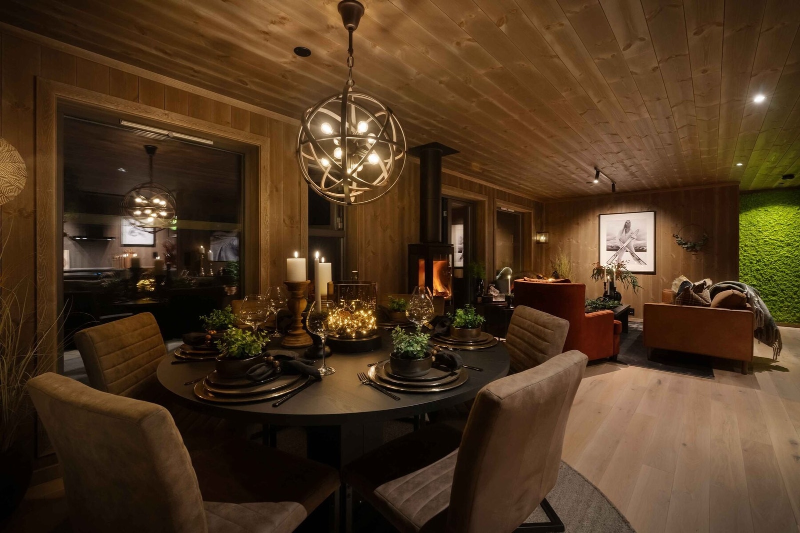 Mulighet for god spiseplass i tilknytning til kjøkken. Foto fra møblert visningshytte på stedet Galleribilde