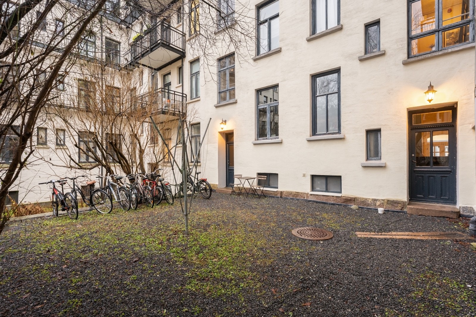 Sameiet har god vedlikeholdshistorikk - Fuktutbedring i grunnmur og kjeller ble utført i 2015/2016 (Oslo Murmesterbedrift AS). Galleribilde