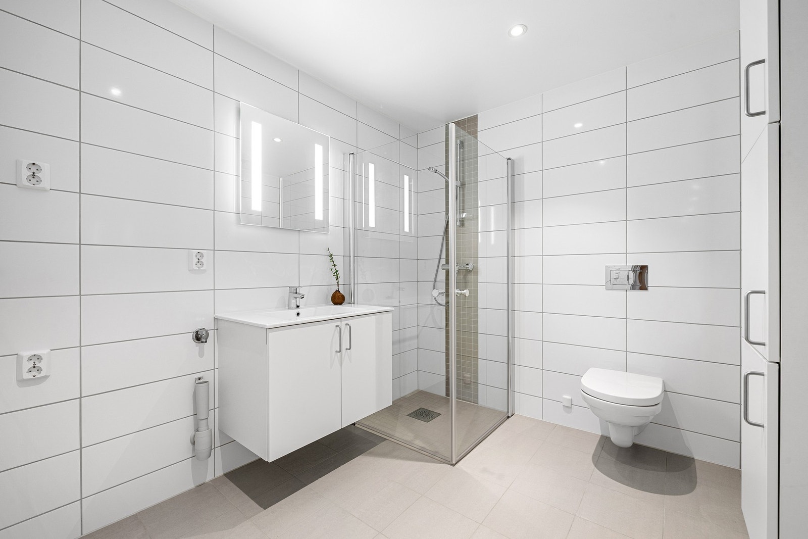 Helfliset bad med gulvvarme. Galleribilde