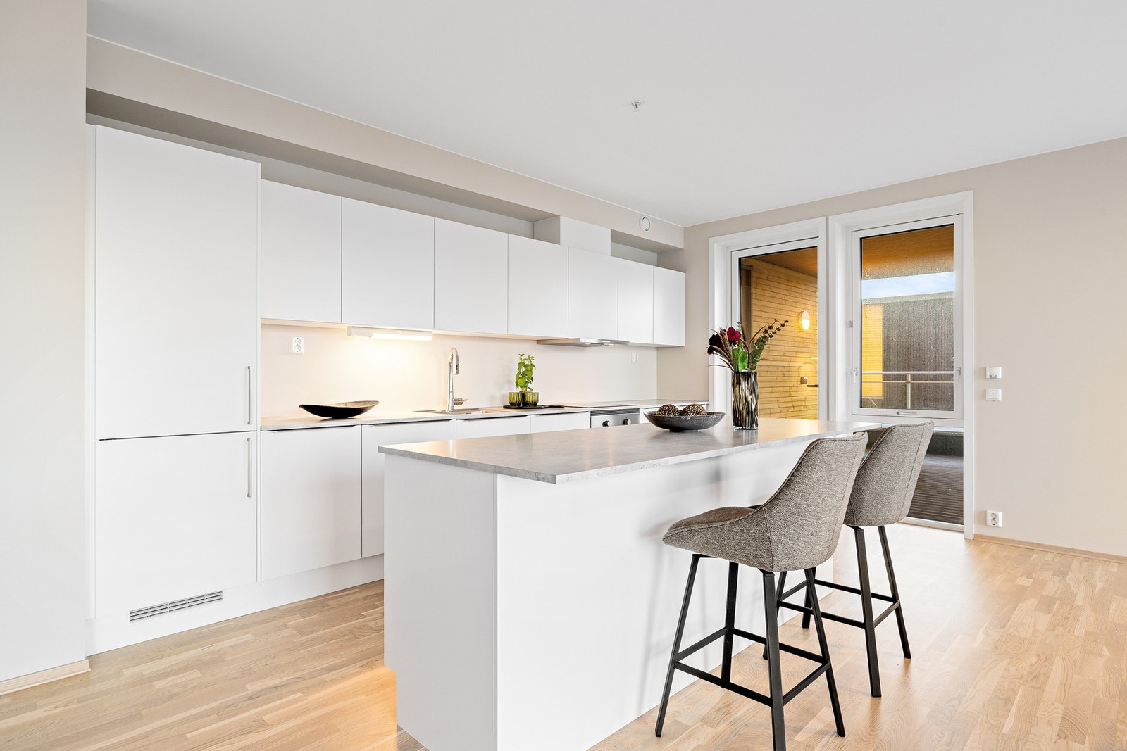 Rikelig med oppbevaringsplass for kjøkkenredskap. Galleribilde