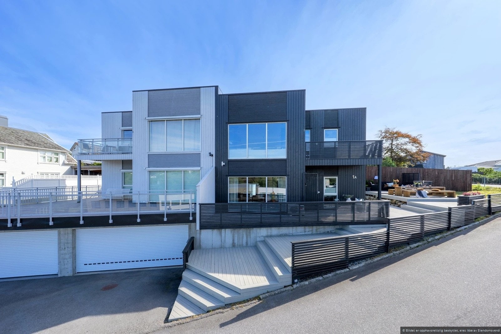 Parkering i garasje, samt en bod i garasjen Galleribilde