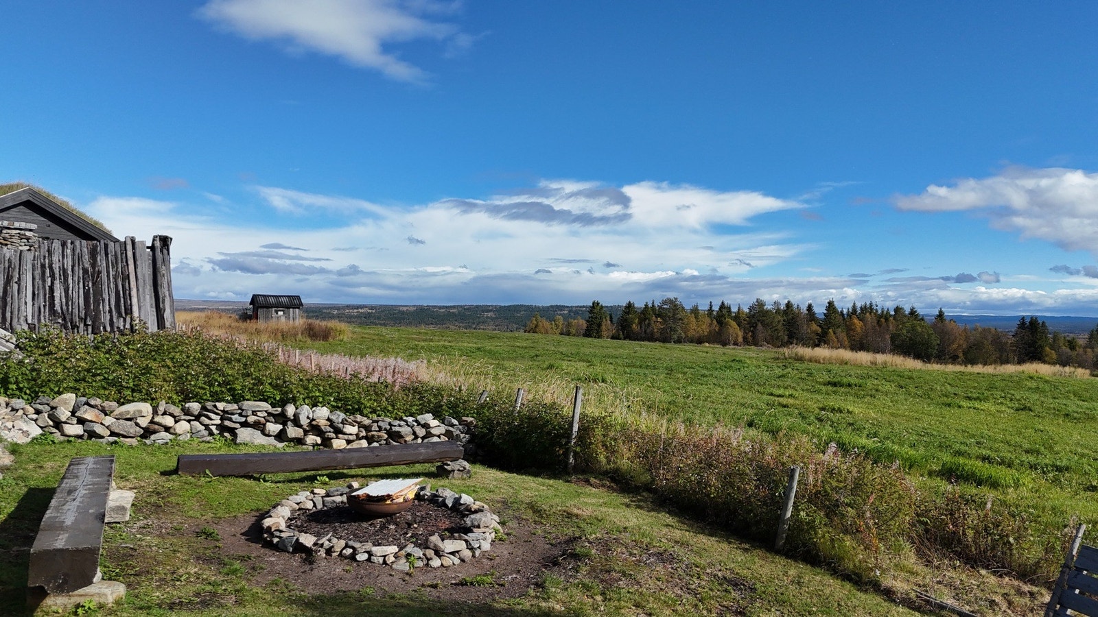 Sameiet har også en hyggelig bålplass. Galleribilde
