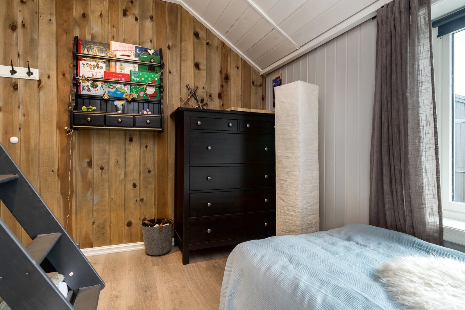 Alle soverommene har plass til garderobeløsninger. Galleribilde