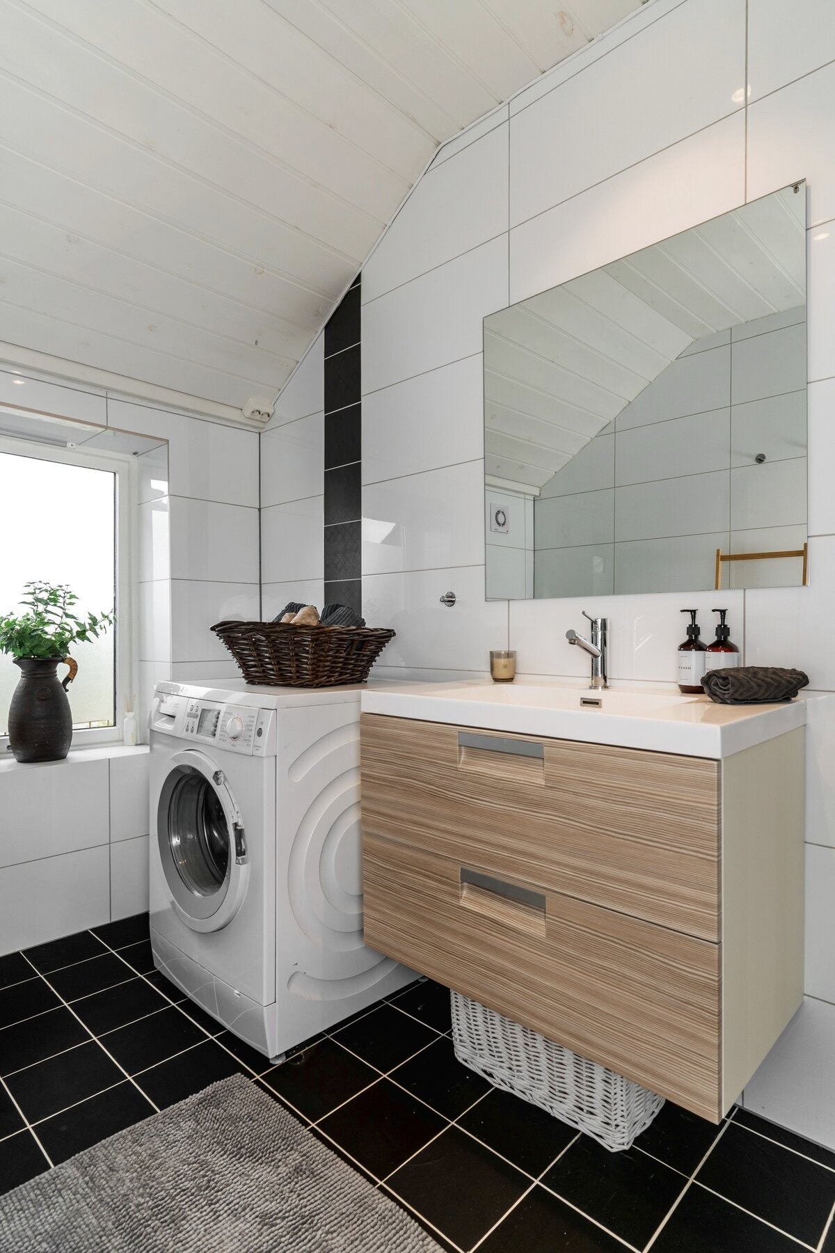 Badet har opplegg for vaskemaskin. Galleribilde