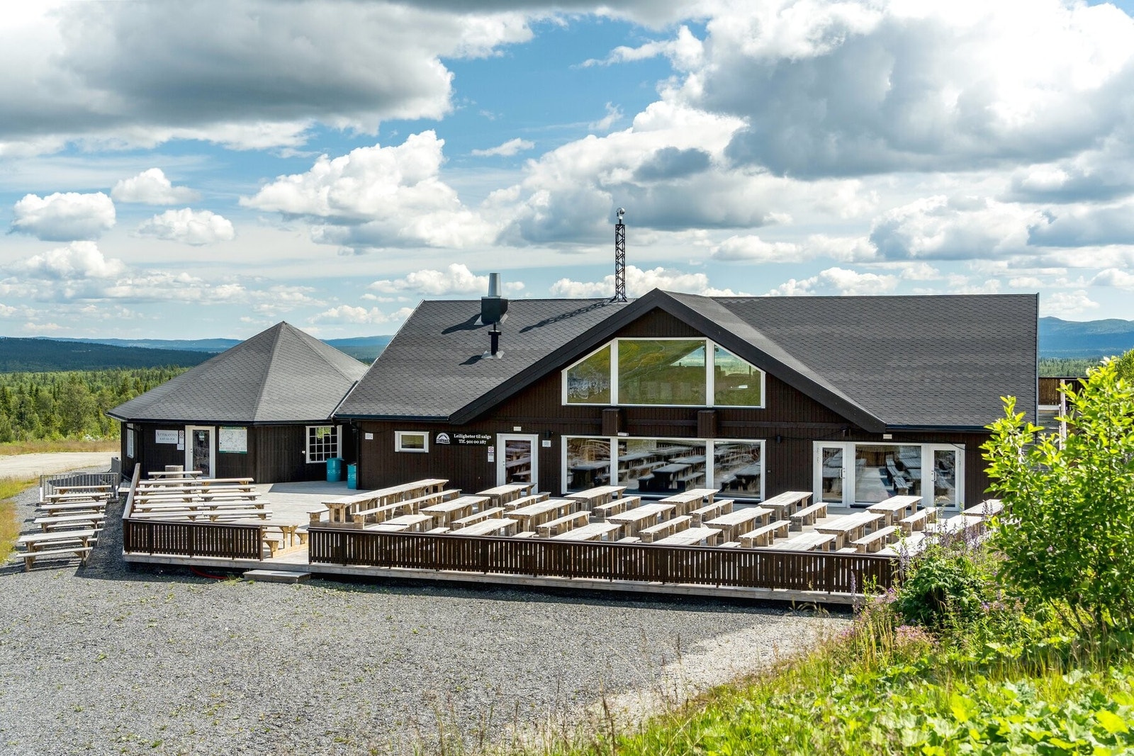 Åttekanten ligger nederst i bakken, og er et hyggelig serveringssted. Galleribilde