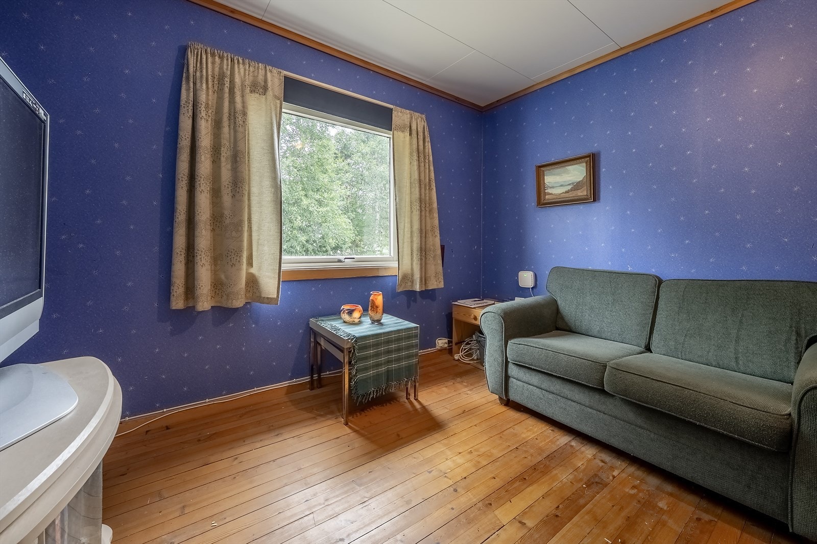 Etasjen har fire soverom, hvorav ett er innredet som TV-stue Galleribilde