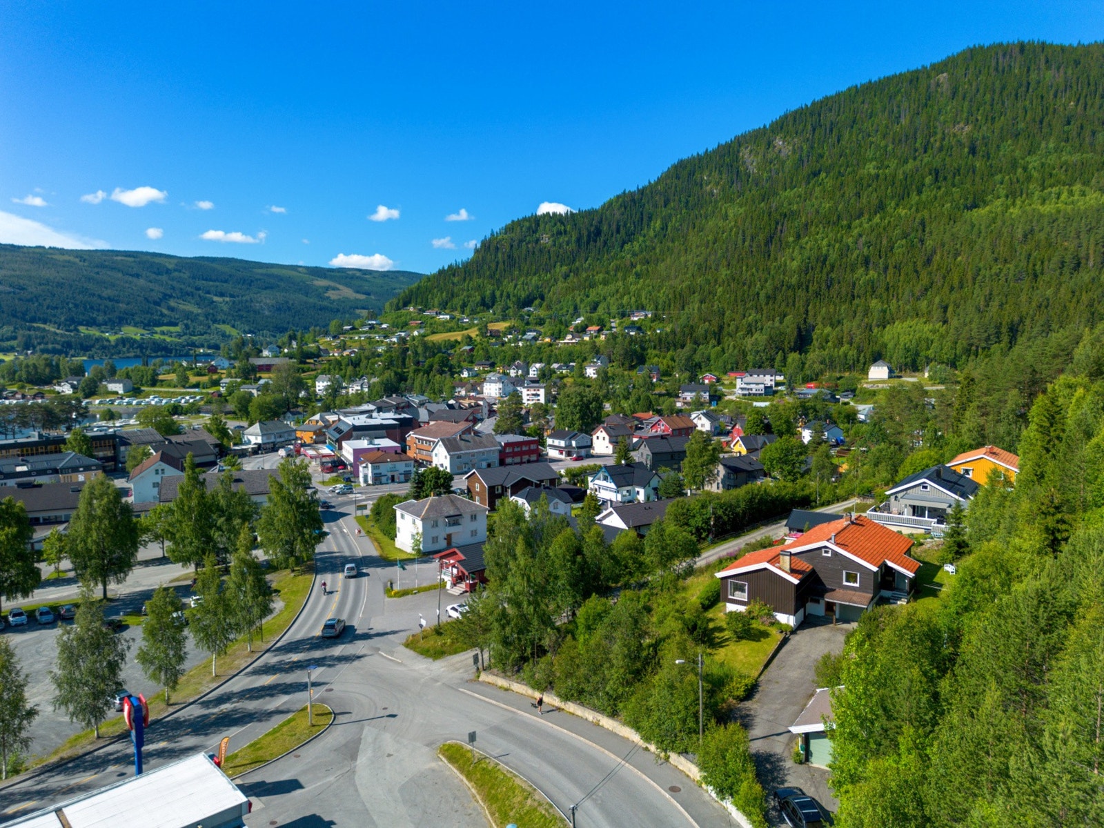 Eiendommen har fin og sentral beliggenhet i Fagernes sentrum. Galleribilde