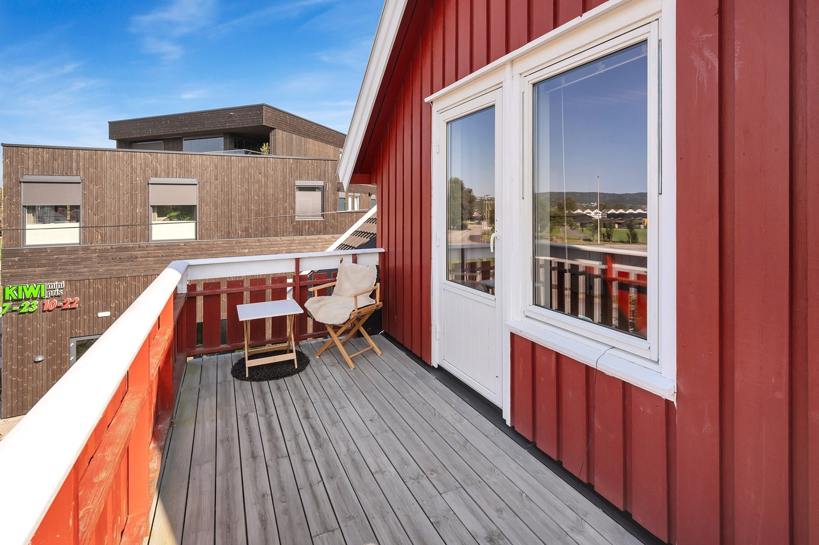 Balkong med gode solforhold og plass til utemøbler. Galleribilde