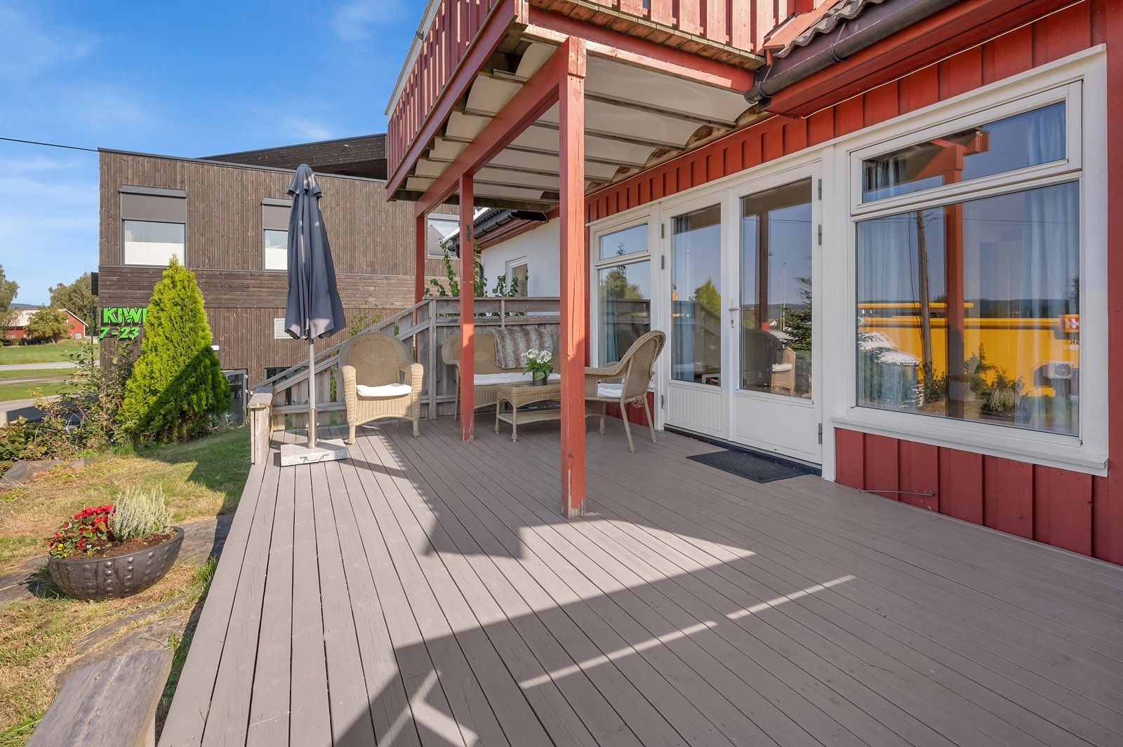 Solrik enebolig med attraktiv og familievennlig beliggenhet rett ved Hamresanden, dagligvarebutikk, m.m. Galleribilde