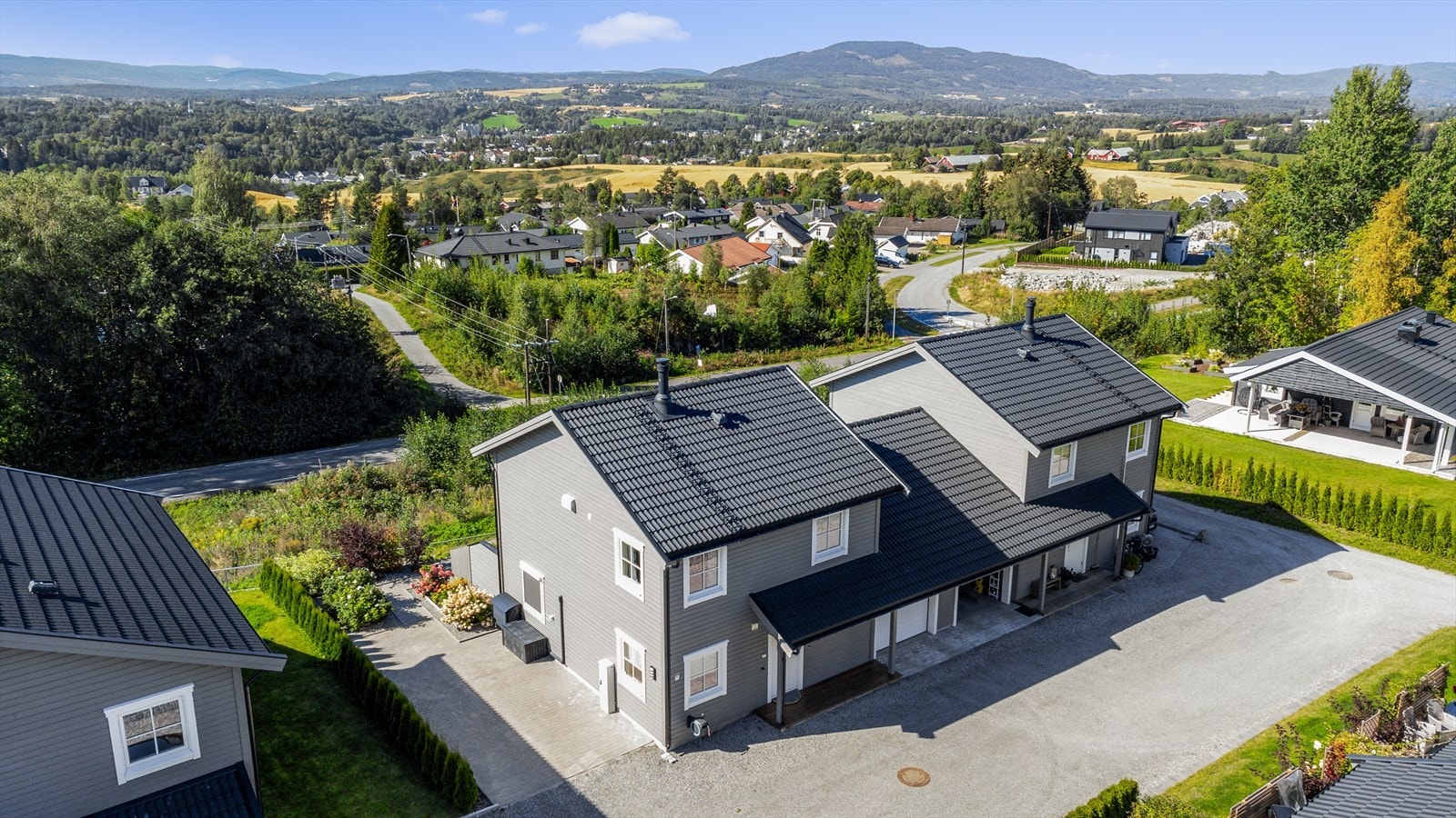 Boligen har en meget fin beliggenhet på Styri i Eidsvoll. Galleribilde
