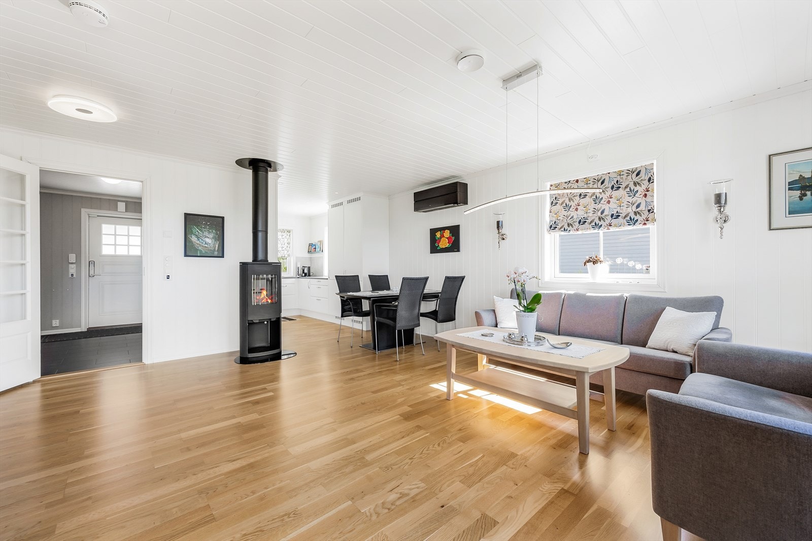 Velkommen til Styrivegen 107 B! En flott enebolig i kjede med god planløsning og standard. Legg merke til utsikten! Fotograf: Espen Edin Galleribilde