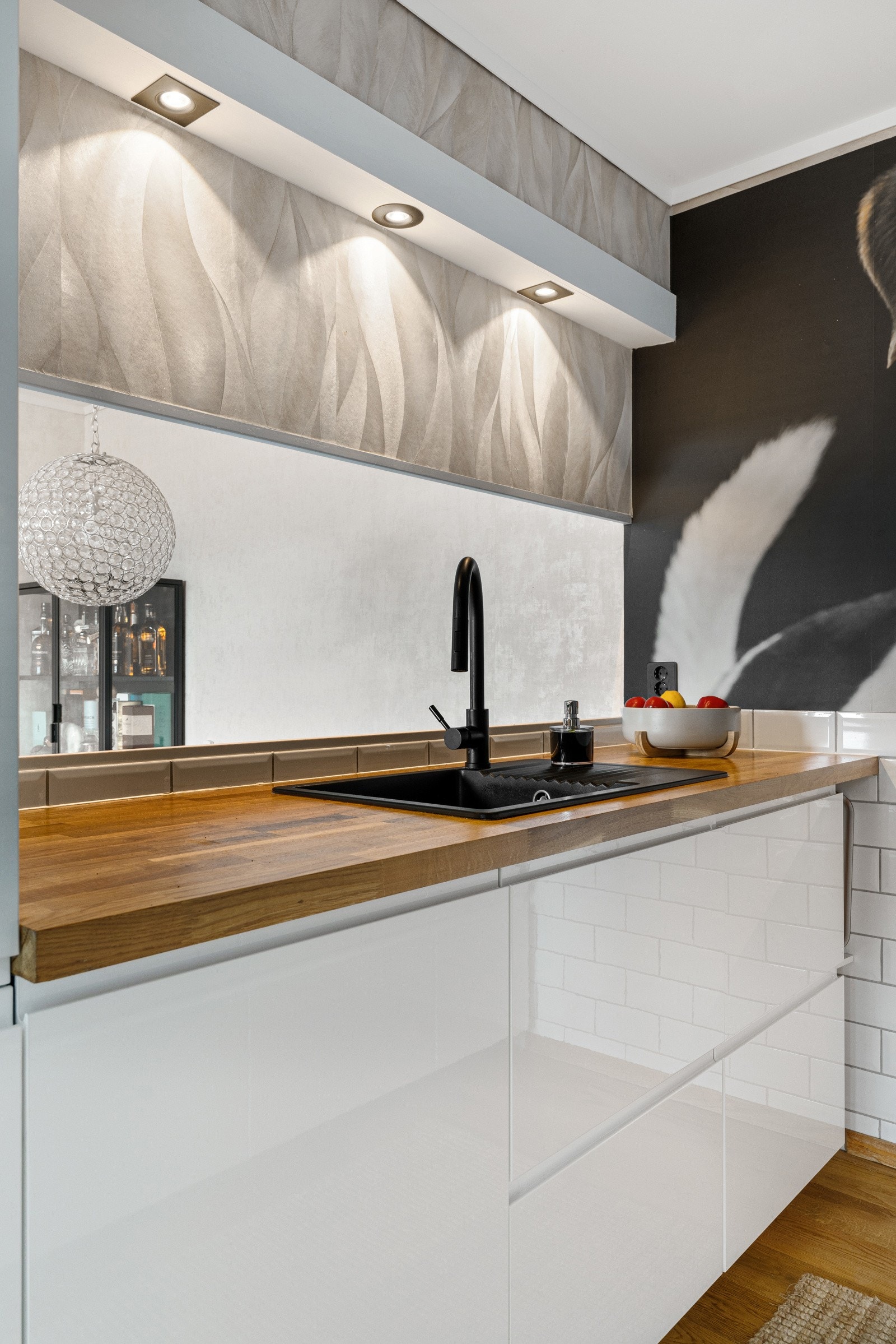 Kjøkkenet (TG1) har integrerte hvitevarer som stekeovn, platetopp, oppvaskmaskin samt kjøleskap. Galleribilde