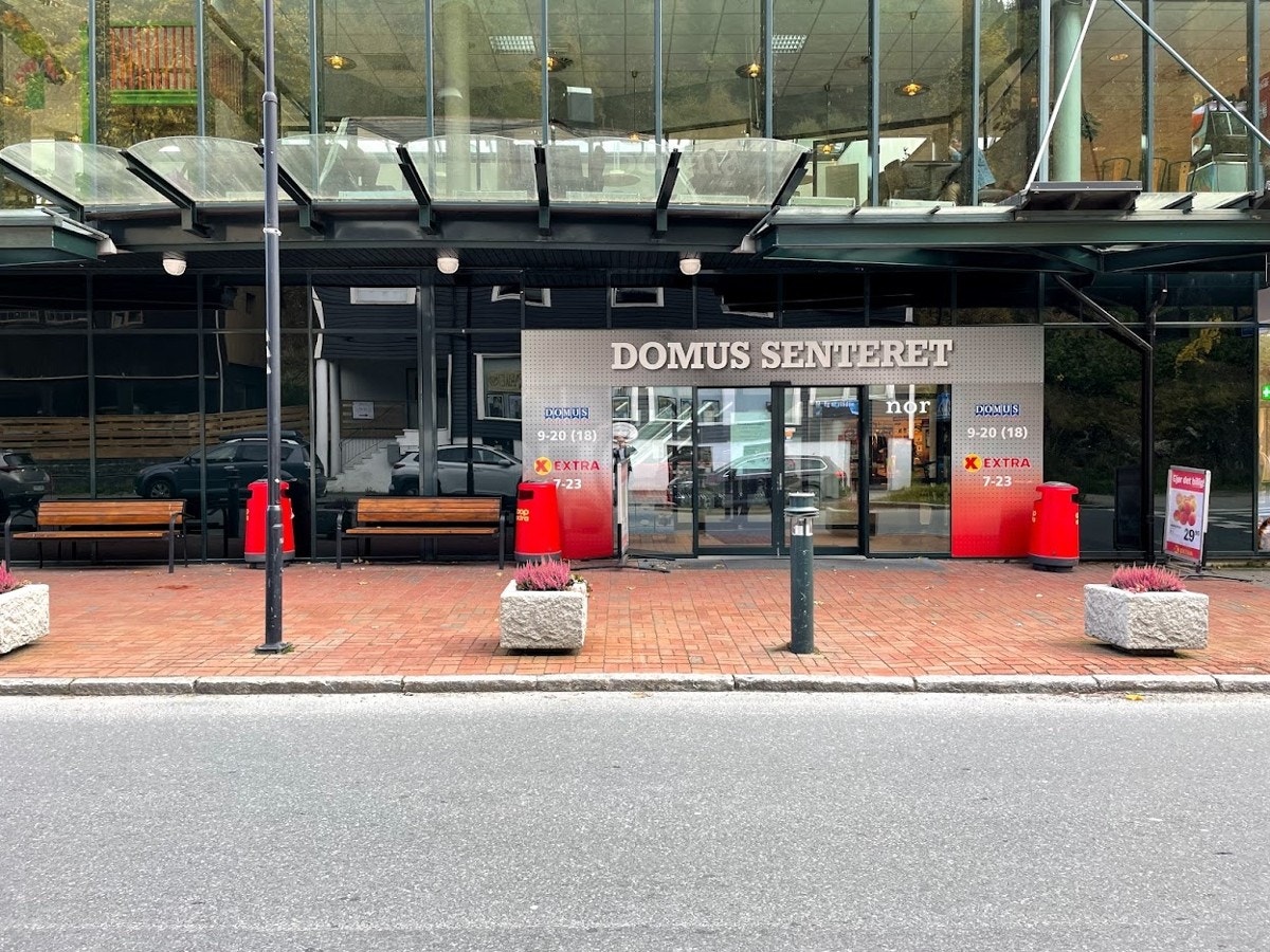 Kun 5 minutters kjøring fra boligen finner du Støren sentrum med et rikt utvalg av servicetilbud. Galleribilde