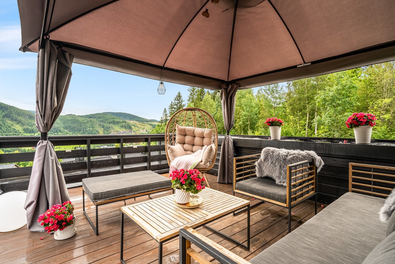 Et perfekt sted for å nyte morgenkaffen, grille med venner og slappe av på solrike dager. Galleribilde