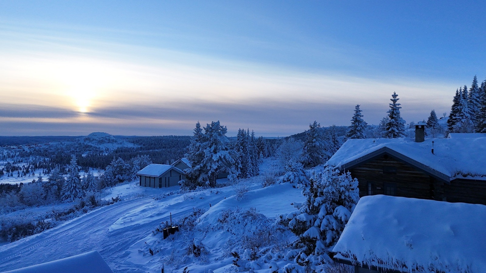 Eiendommen er beliggende øverst på Kamben med flott, vidstrakt utsikt og umiddelbar nærhet til langrennsløyper! Galleribilde