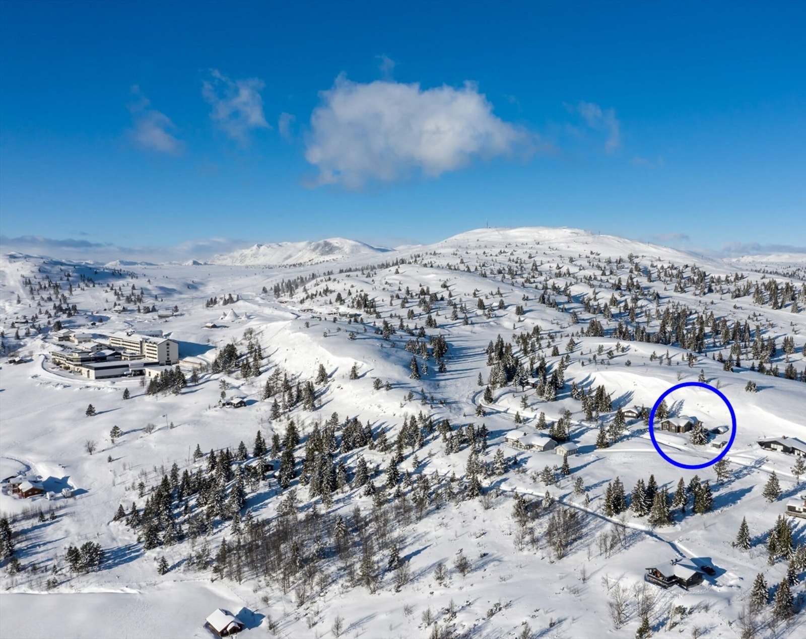 Storefjell Resort ligger like i nærheten og tilbyr en rekke fasiliteter som restaurant, badeland, minigolf, konserter og et barnevennlig skisenter. Galleribilde