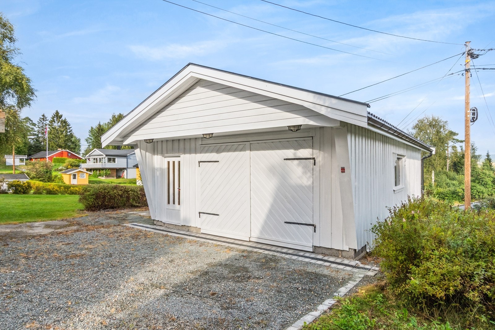 Garasje fra 1970 som nok bør rives og gjenoppbygges. (Se tilstandsrapport) Galleribilde