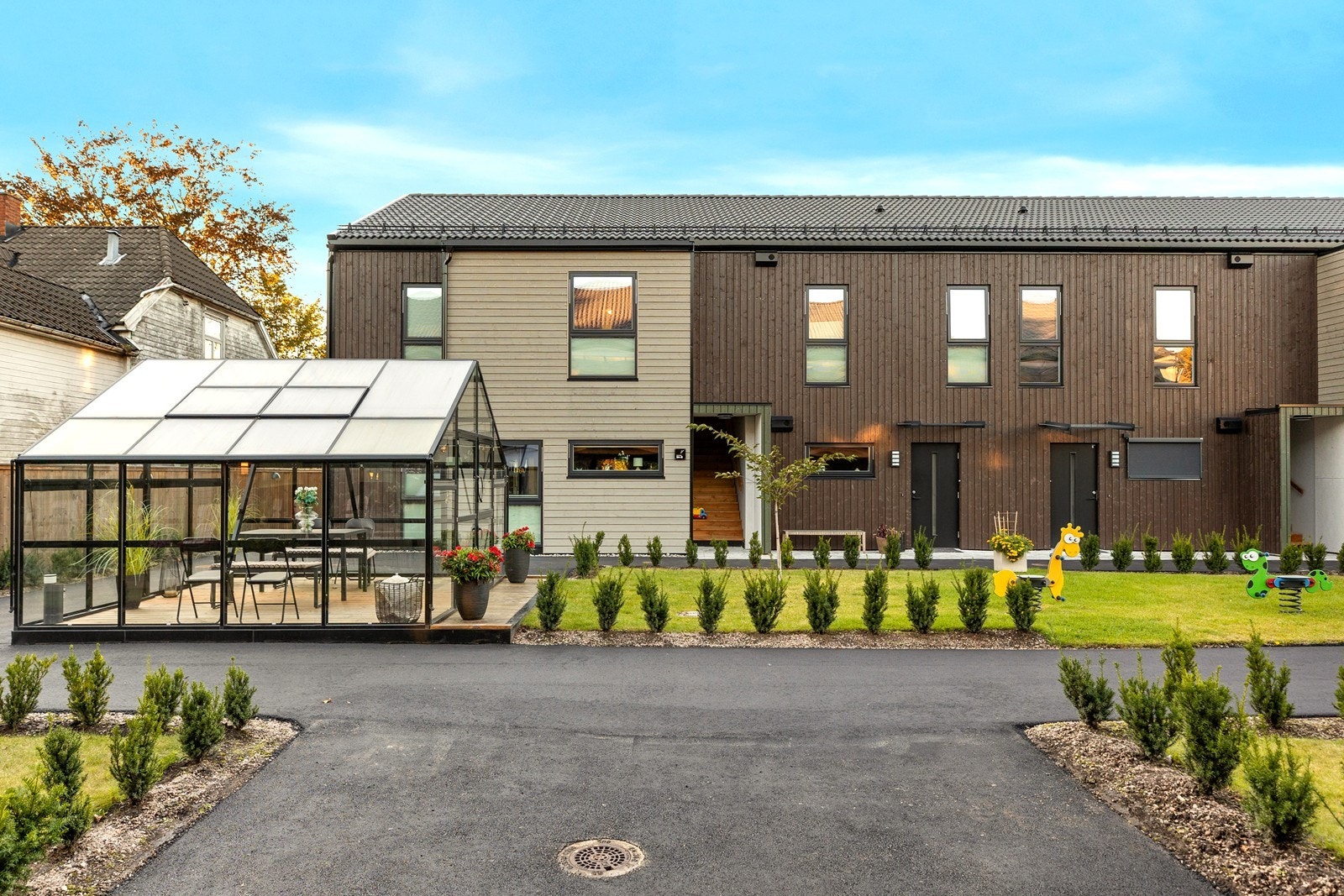 Gangstiene på fellesområdet ble asfaltert høsten 2025 Galleribilde