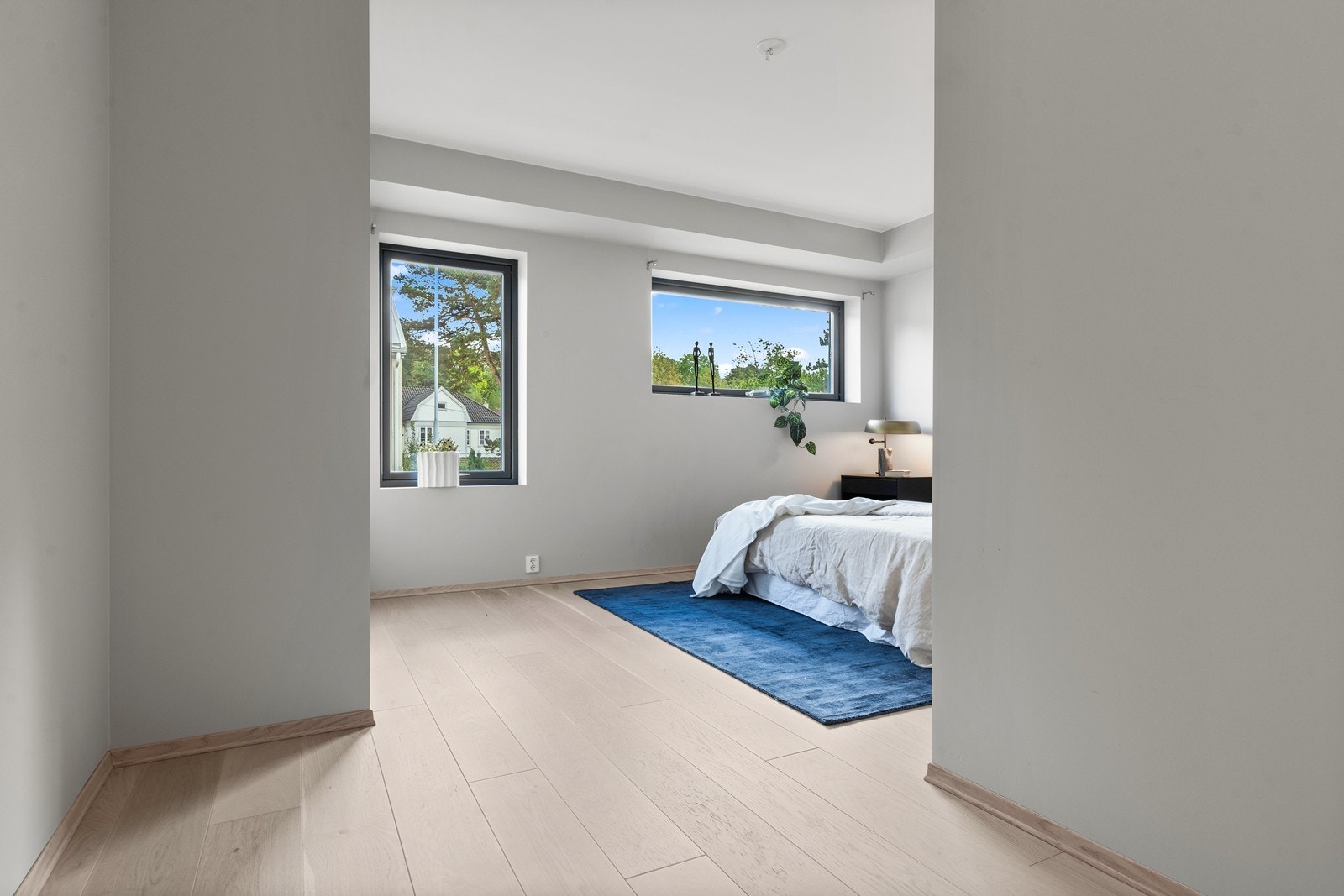 Godt med gulvplass hvor det kan innredes med garderobeløsning. Galleribilde