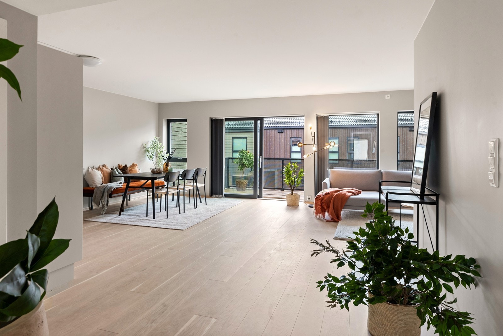 Her kan man innrede egen spisegruppe med god plass til bord og stoler. Galleribilde