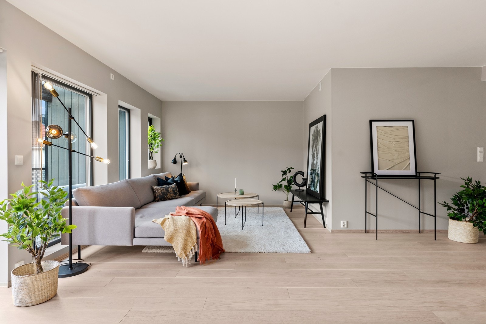 Det er lagt vekt på stil og moderne løsninger i en praktisk leilighet. Galleribilde