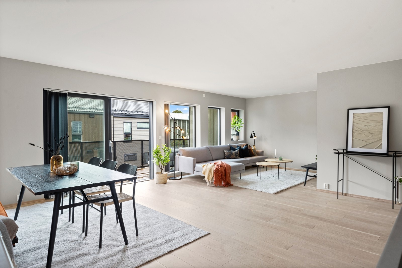 Fra stuen er det utgang til veranda. Galleribilde