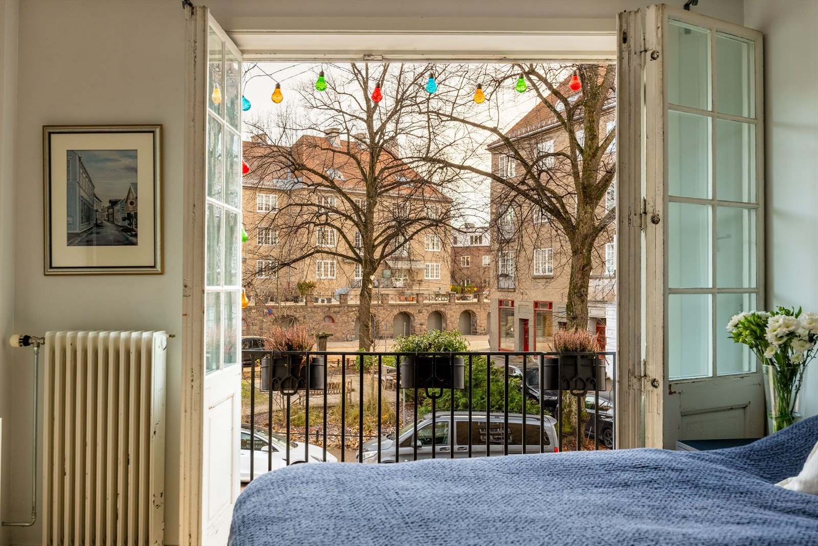 Flott utsyn mot nærparken Lille Jacob og videre over den klassiske Jessenløkken-arkitekturen. Galleribilde